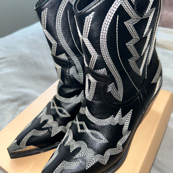 Billini black and white boots - Picture 2 of 4